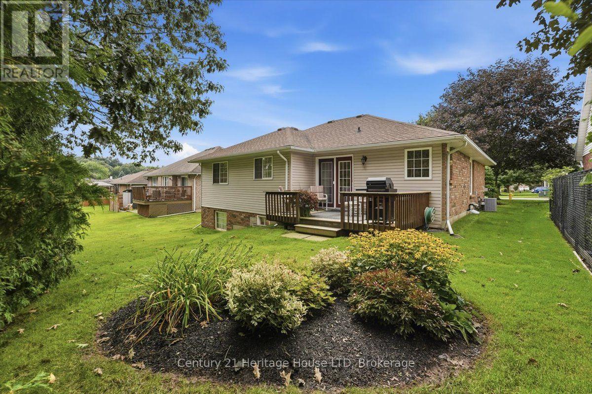 17 OAKRIDGE BOULEVARD - 44
