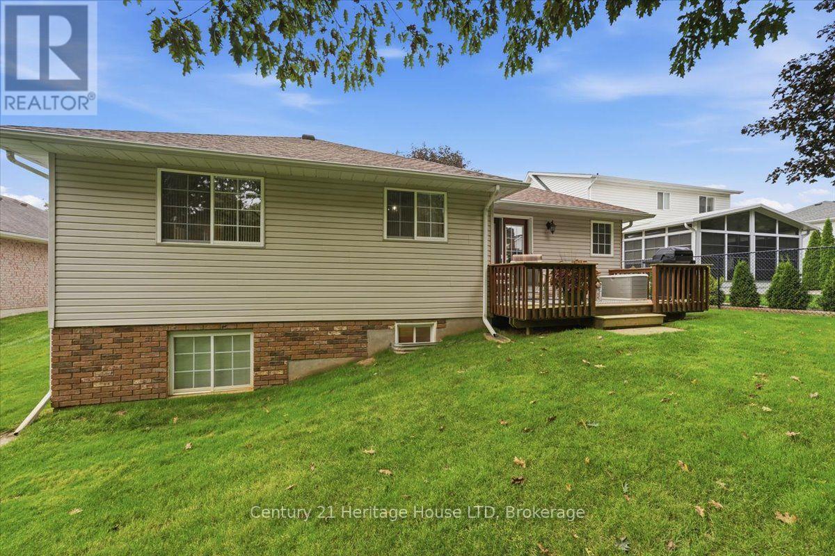 17 OAKRIDGE BOULEVARD - 45