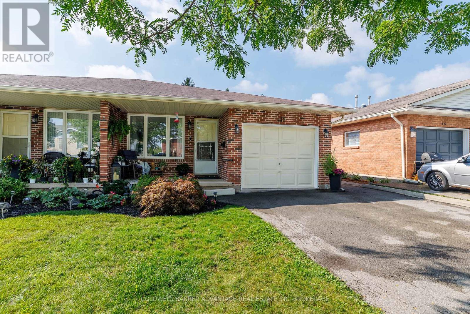 11 Woodland Drive, Welland (N. Welland), Ontario, L3C7C9, Welland (N. Welland), Ontario — photo 2 of 5