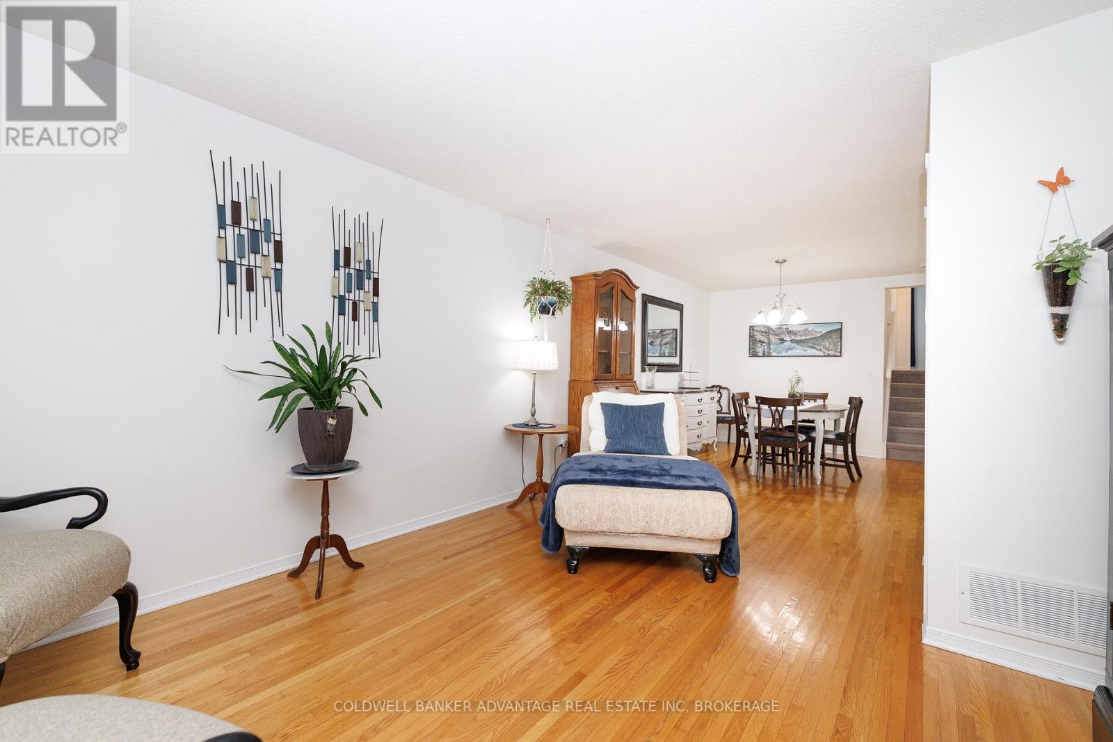 11 Woodland Drive, Welland (N. Welland), Ontario, L3C7C9, Welland (N. Welland), Ontario — photo 4 of 5