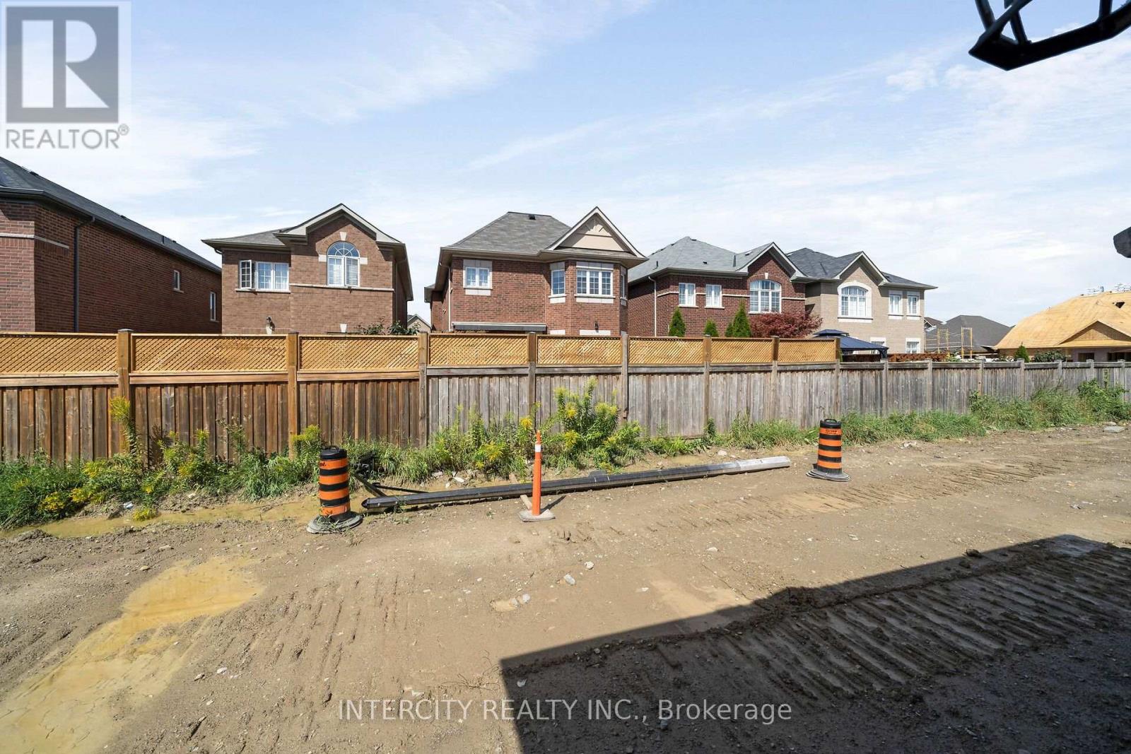 33 RUBY LANE - 28