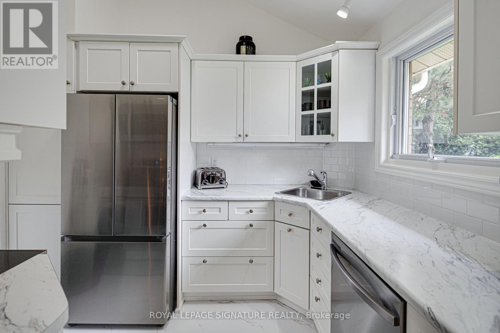 16 BURDOCK LANE - 20