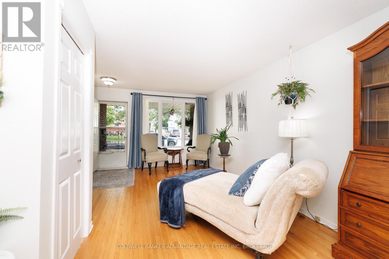 11 Woodland Drive, Welland (N. Welland), Ontario, L3C7C9, Welland (N. Welland), Ontario — photo 3 of 5
