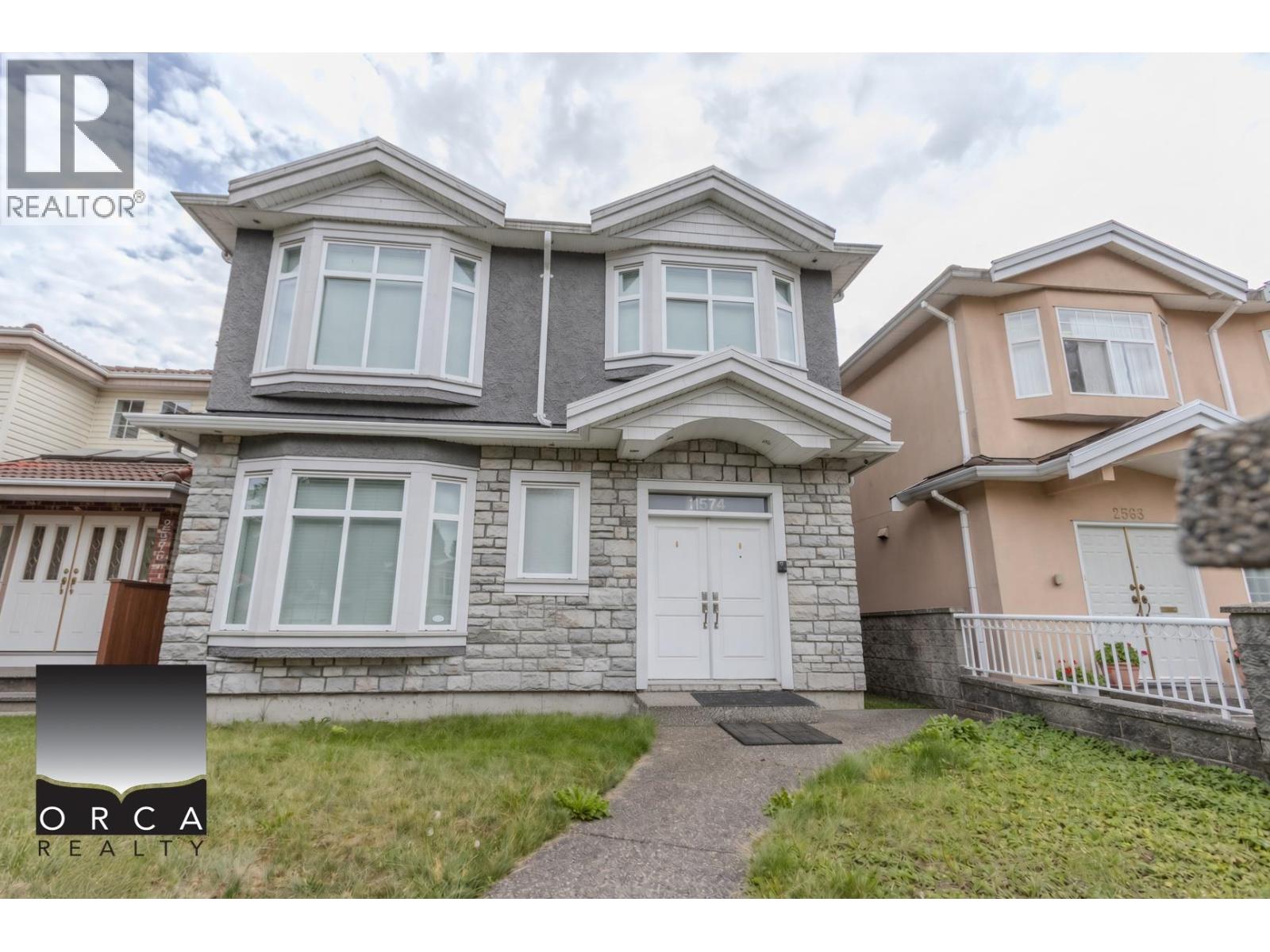 2572 E 2ND AVENUE, Vancouver — photo 1