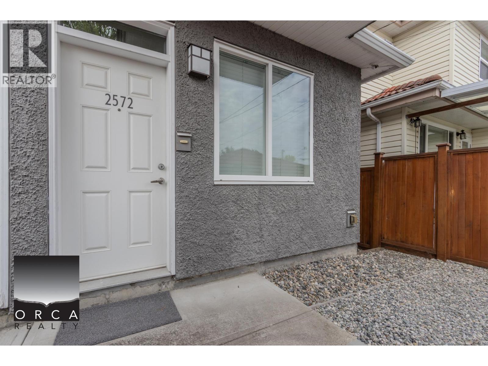 2572 E 2ND AVENUE, Vancouver — photo 2