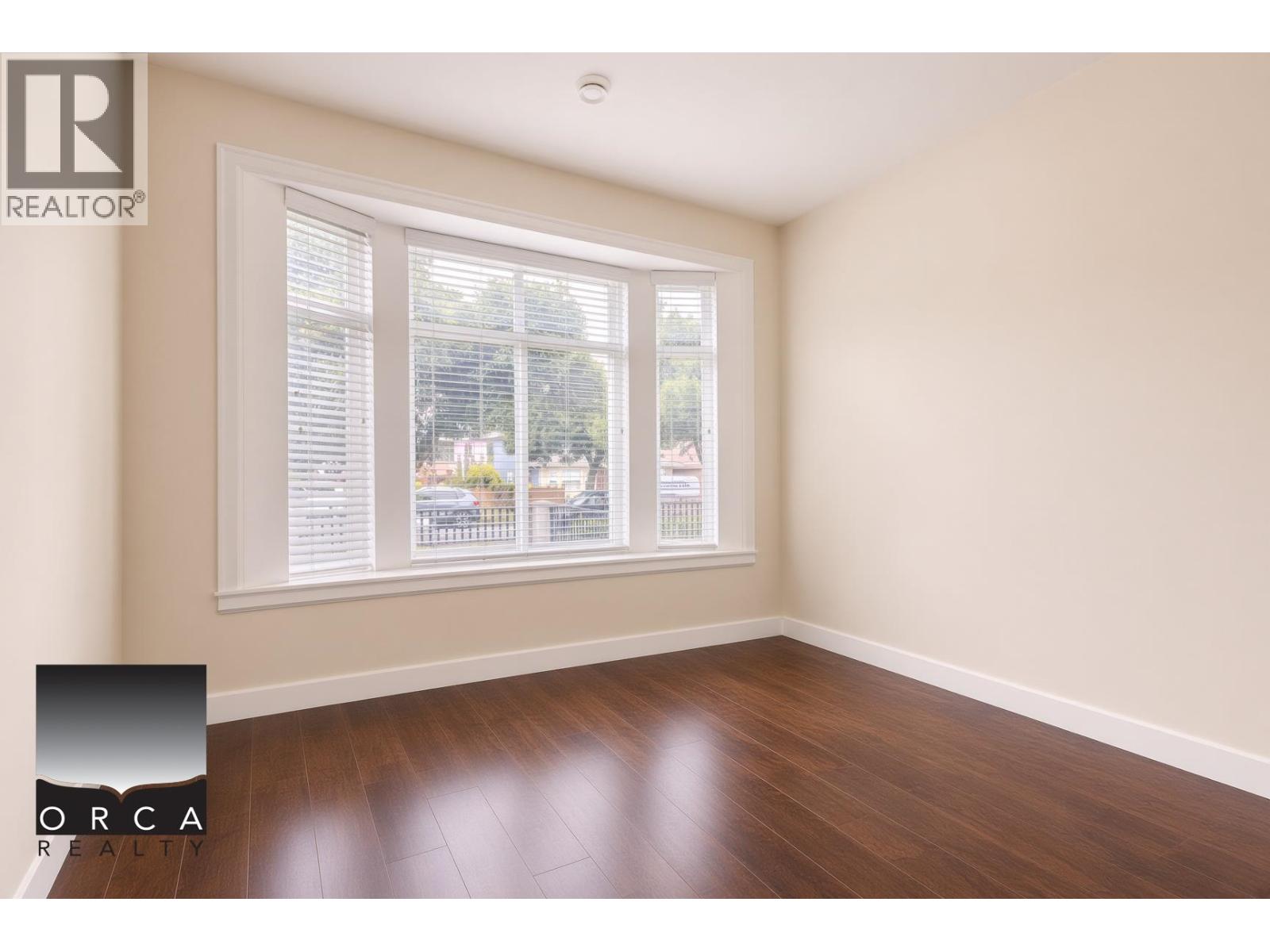 2572 E 2ND AVENUE, Vancouver — photo 3