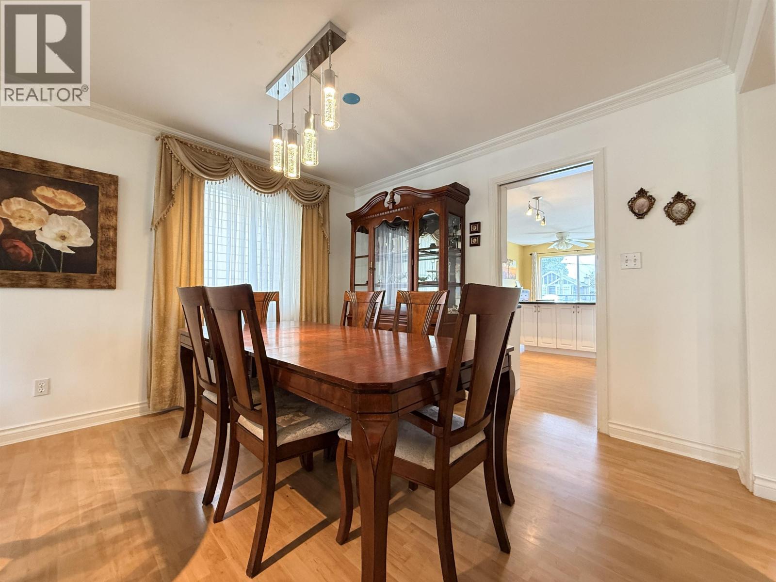 Main House 335 W 27TH STREET, North Vancouver — photo 4