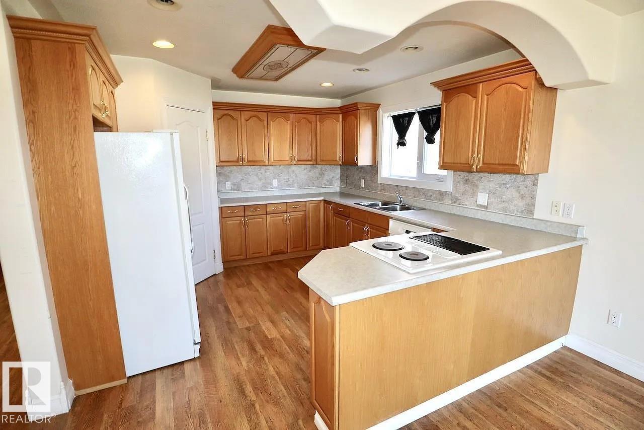 4932 48 ST - Image 15