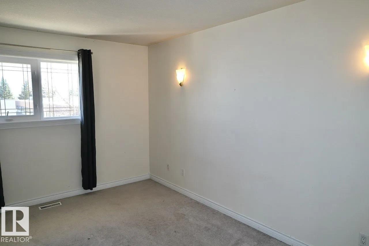 4932 48 ST - Image 17
