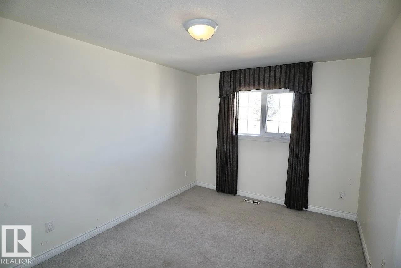 4932 48 ST - 30