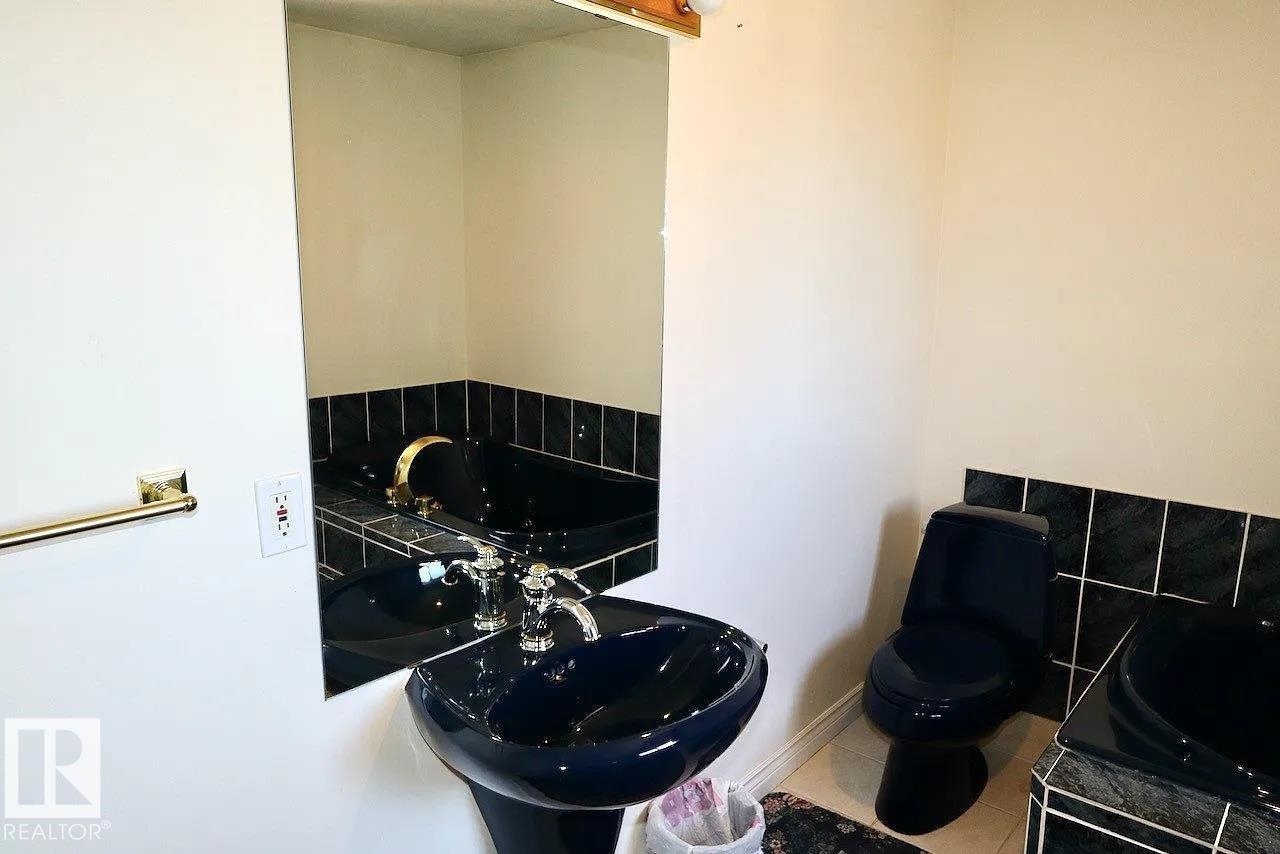 4932 48 ST - Image 31