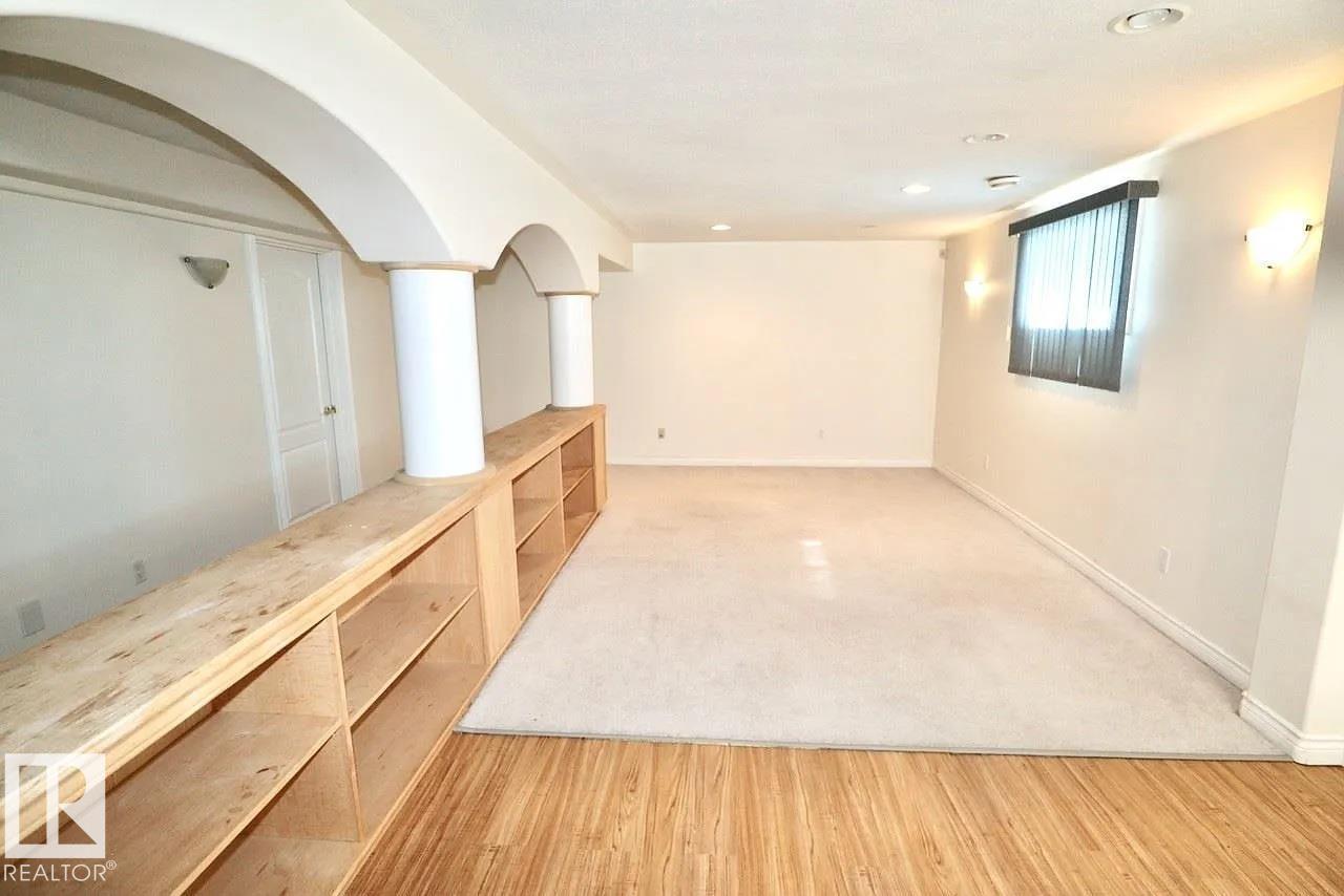 4932 48 ST - Image 36