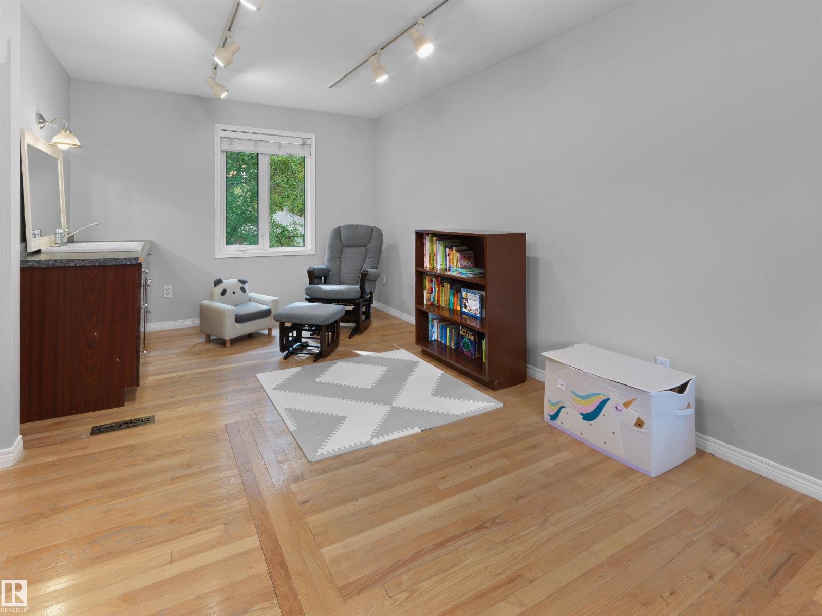 10968 75 AV NW - 19