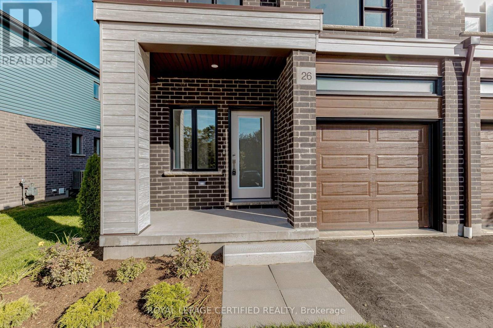 26 OAK FOREST COMMON CRESCENT — photo 2