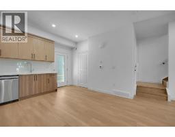 612 12 Avenue NE - photo 5