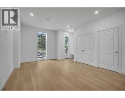 612 12 Avenue NE - photo 3