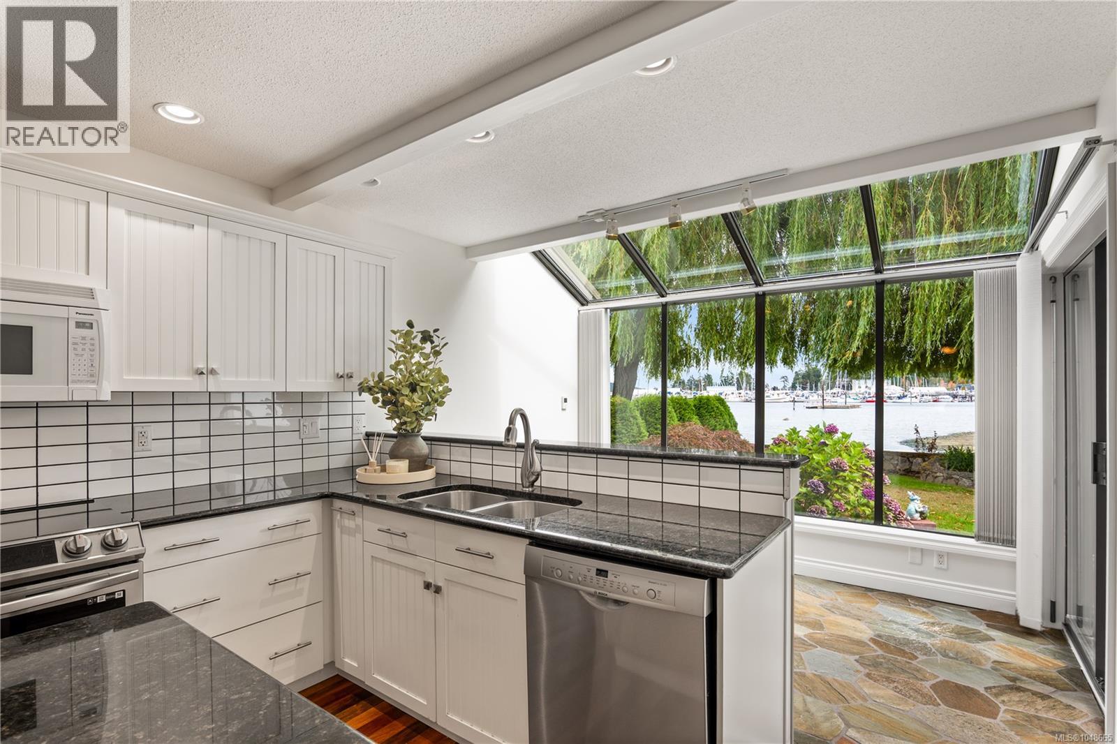 15 10457 Resthaven Drive, Sidney