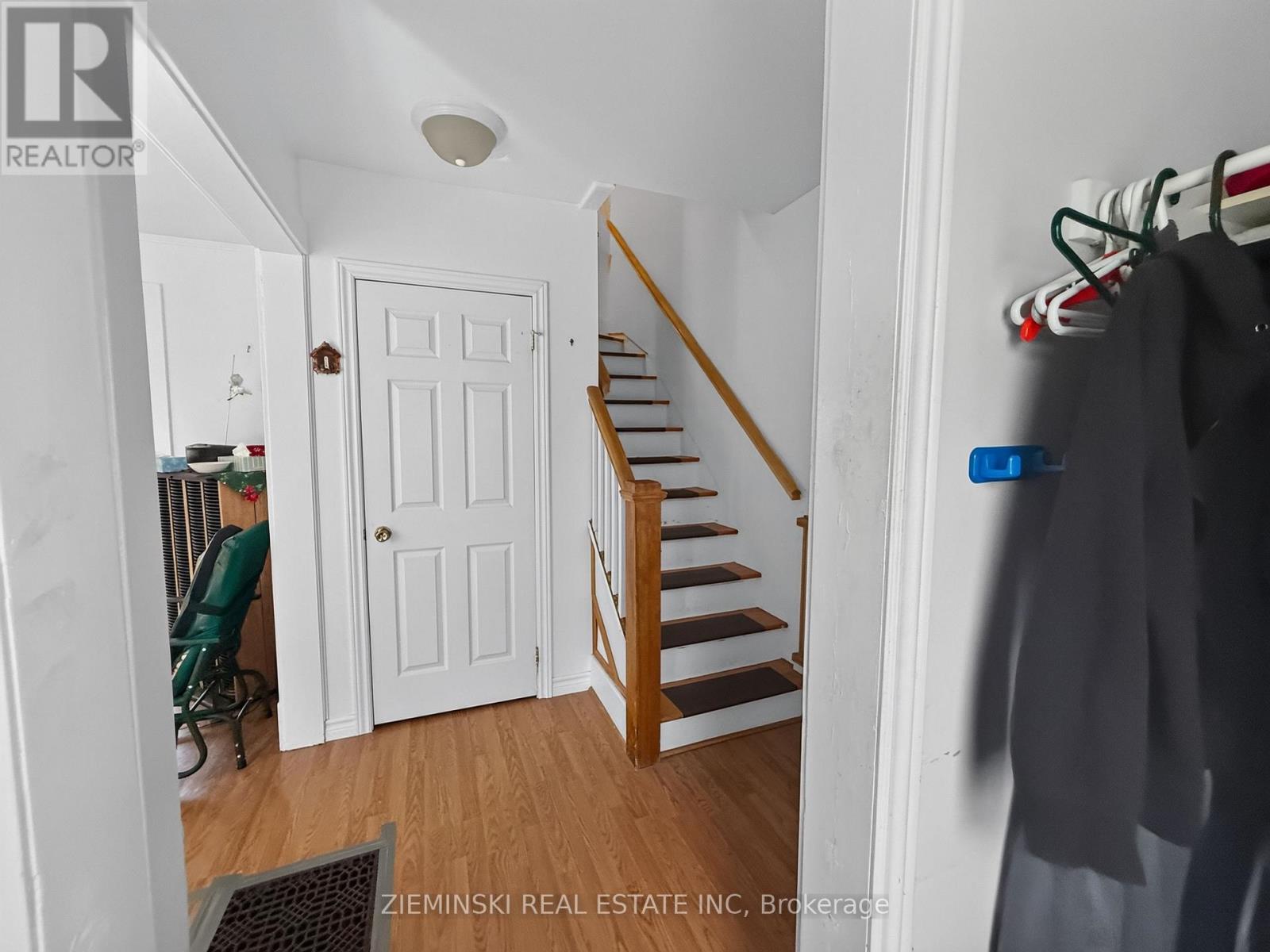 106 ARGYLE AVENUE - 15