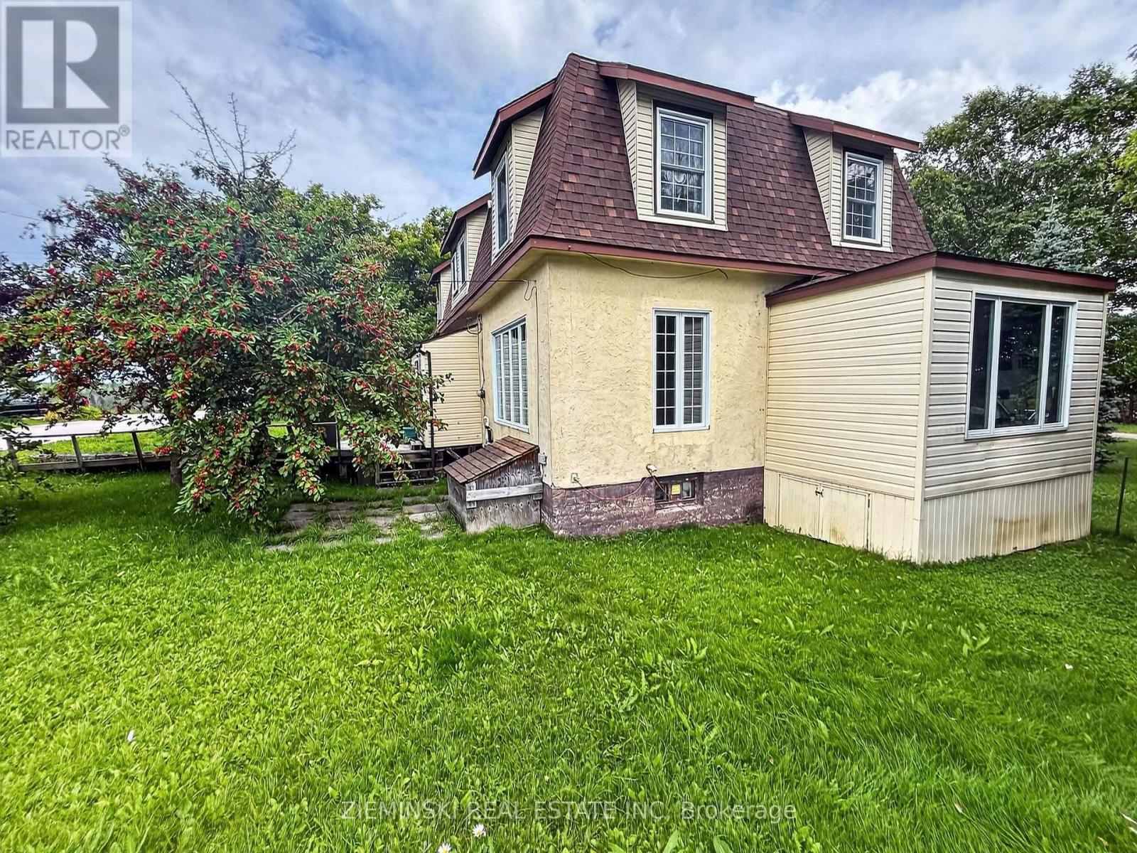 106 ARGYLE AVENUE - 41