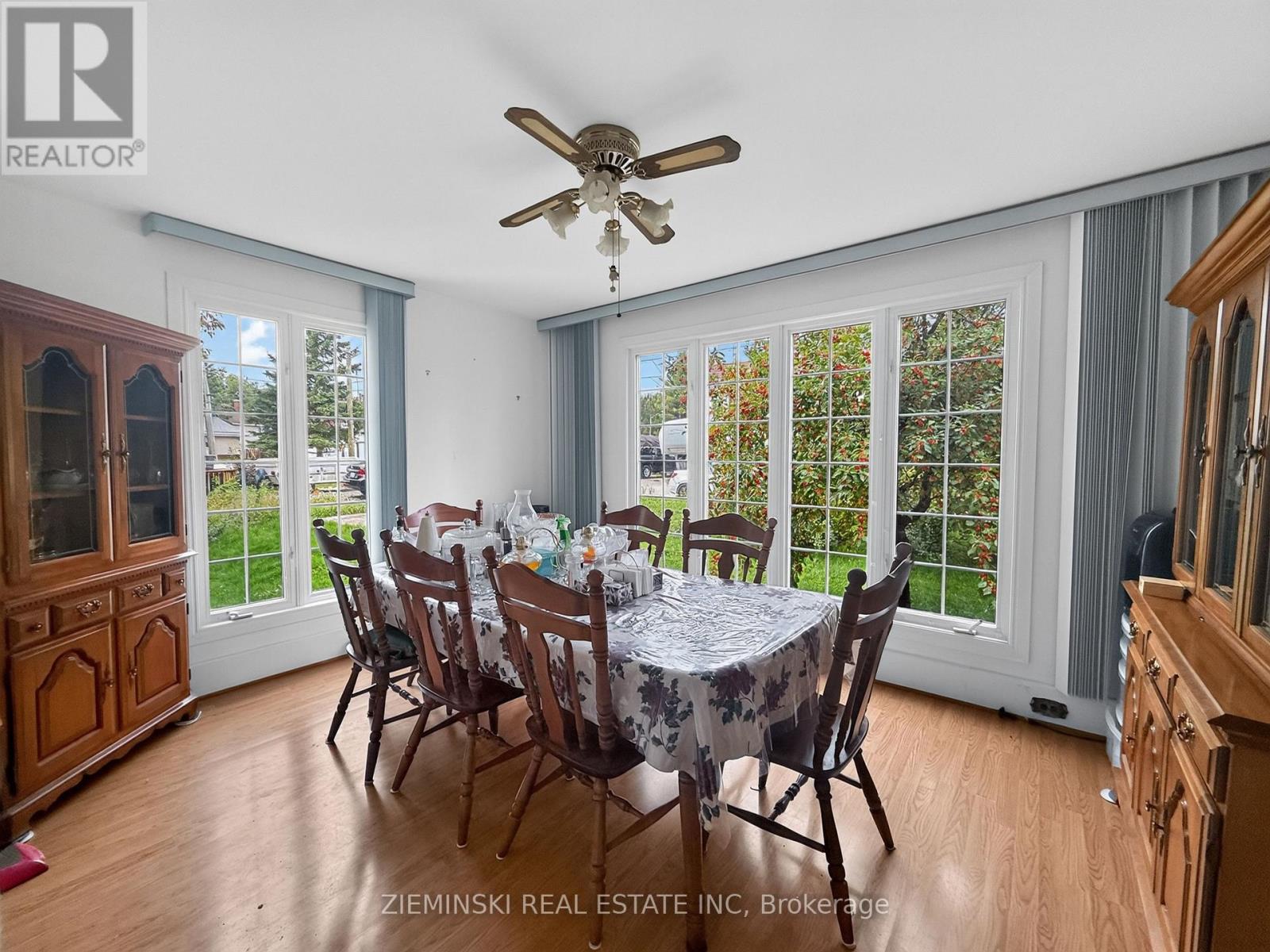 106 ARGYLE AVENUE - 9