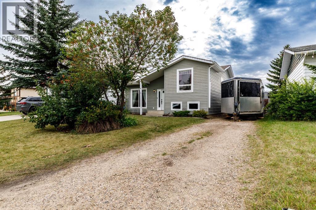 Listing photo – 152 Dundee Crescent, Penhold