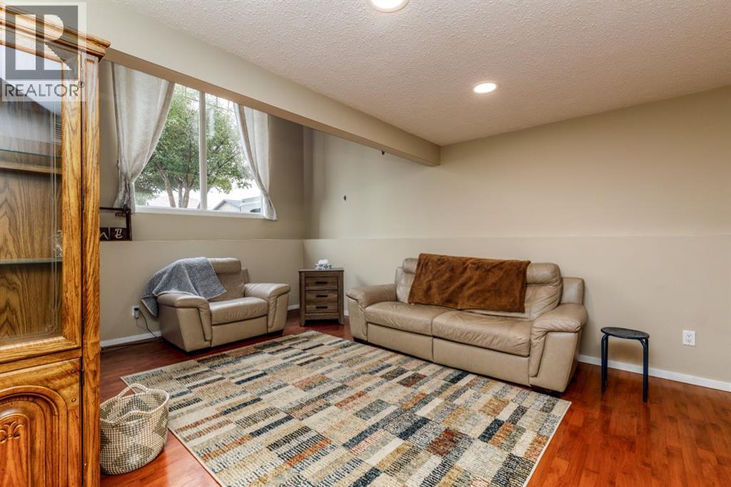 Listing photo – 152 Dundee Crescent, Penhold