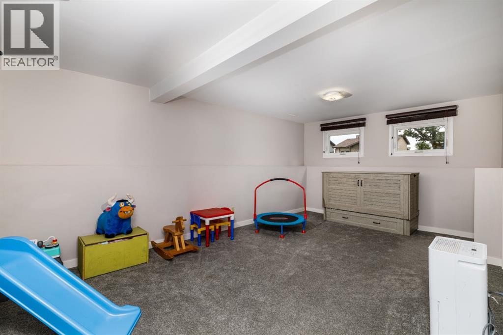 Listing photo – 152 Dundee Crescent, Penhold