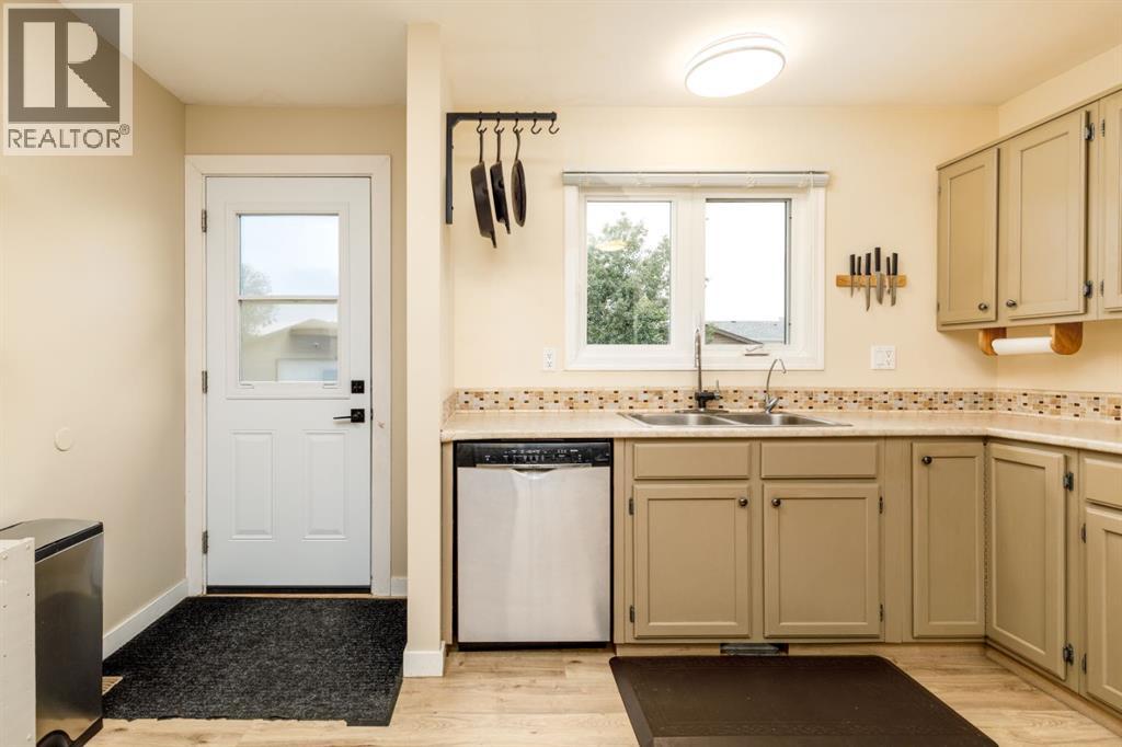 Listing photo – 152 Dundee Crescent, Penhold
