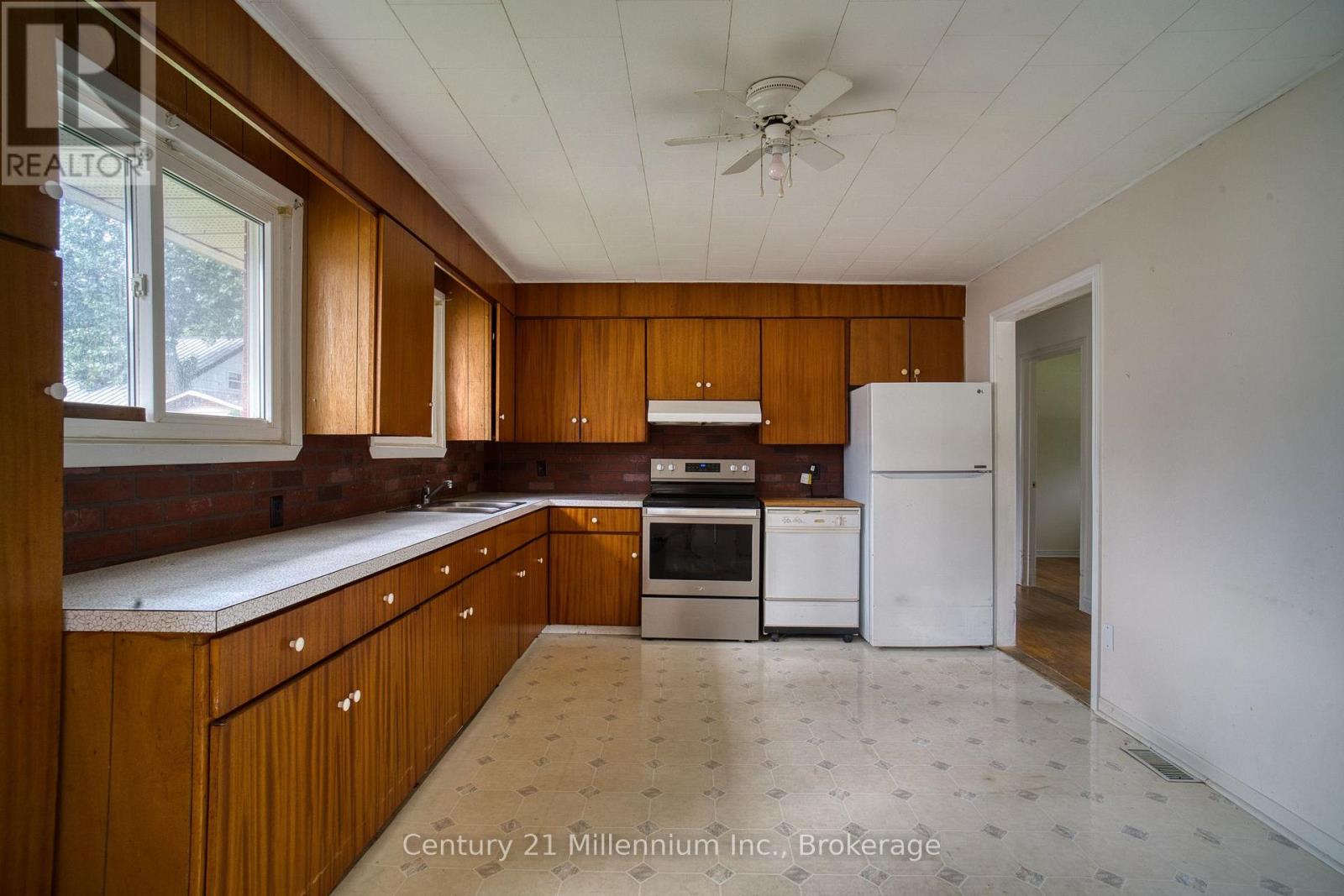 209 JOHN STREET - 10