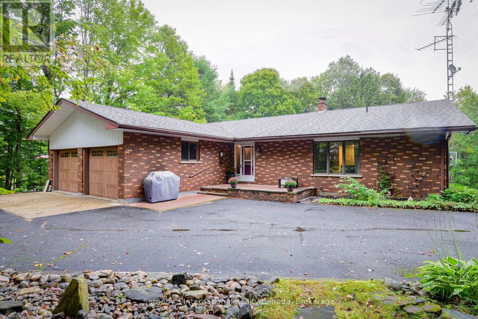 55 DENNISS DRIVE - 3