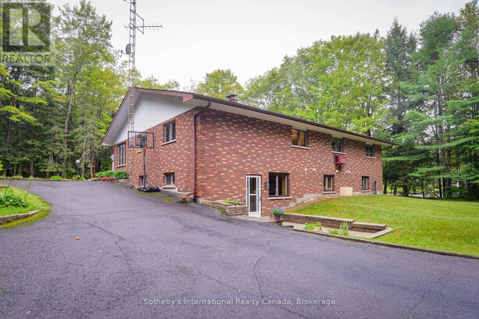 55 DENNISS DRIVE - 4