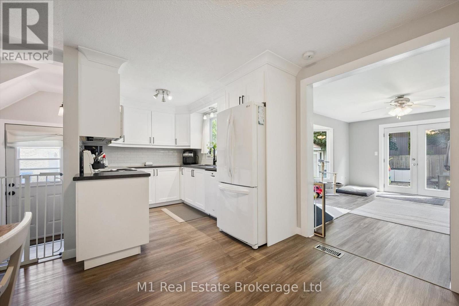 372 ARGYLL STREET - 9