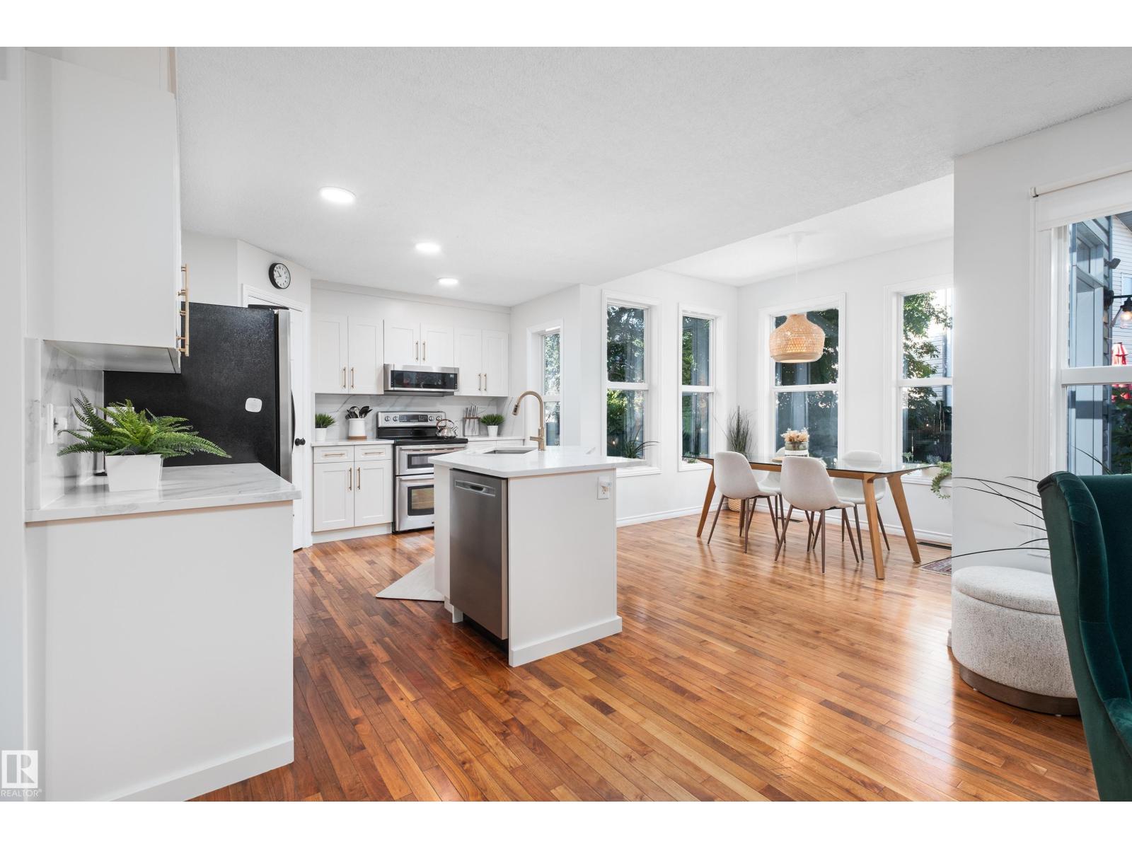 1128 114 ST SW - 1