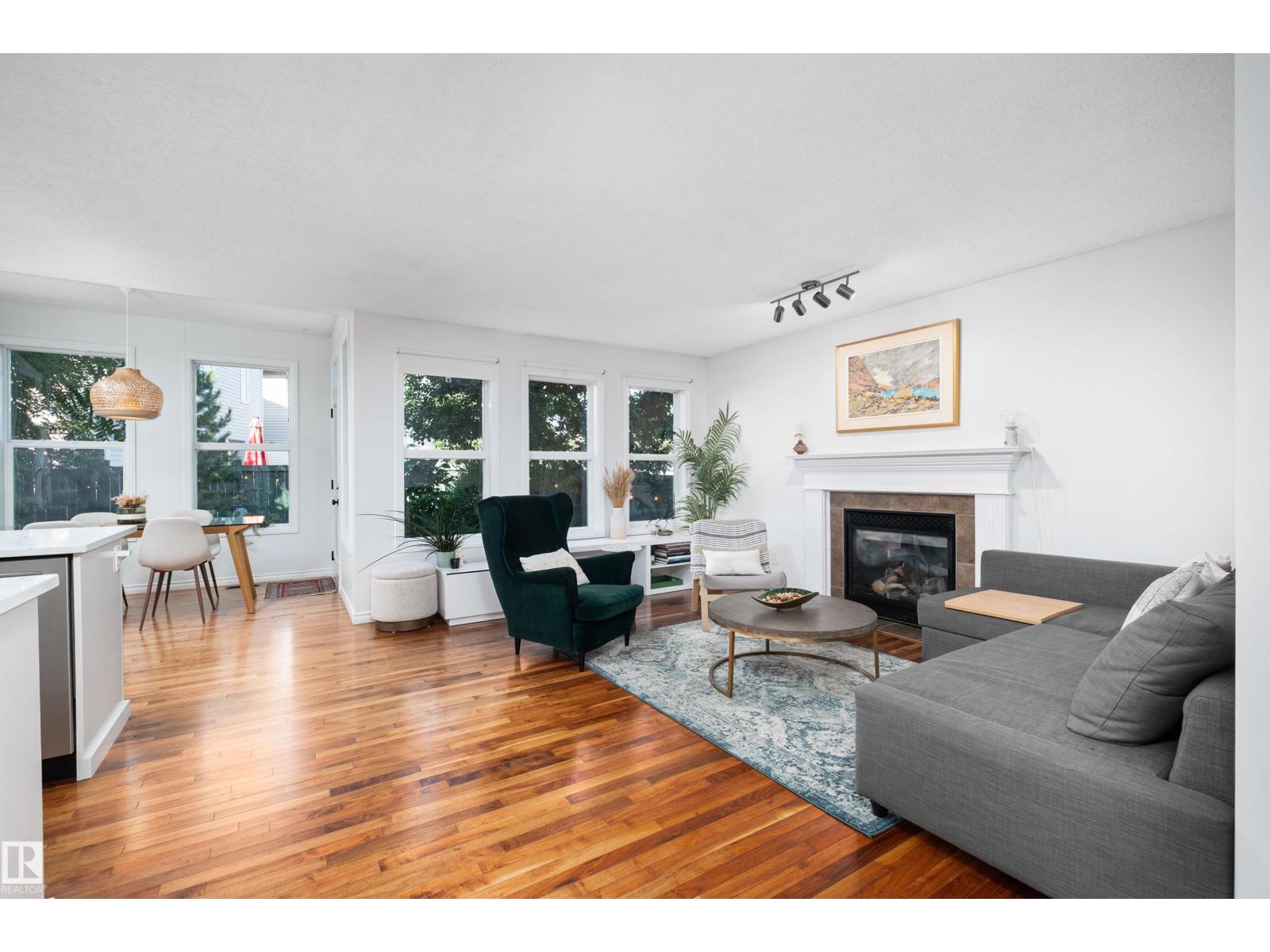 1128 114 ST SW - 5