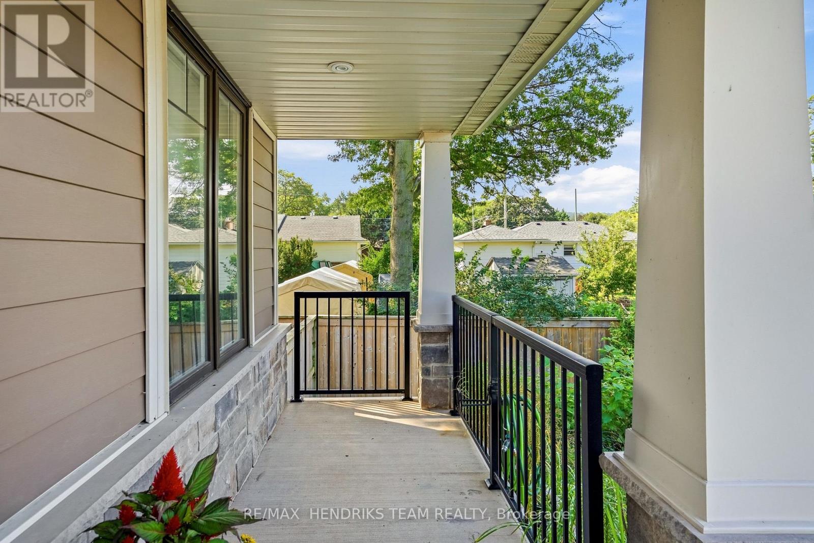 13 Turbinia Court, Grimsby (Grimsby East), Ontario, L3M0H8, Grimsby (Grimsby East), Ontario — photo 2 of 5