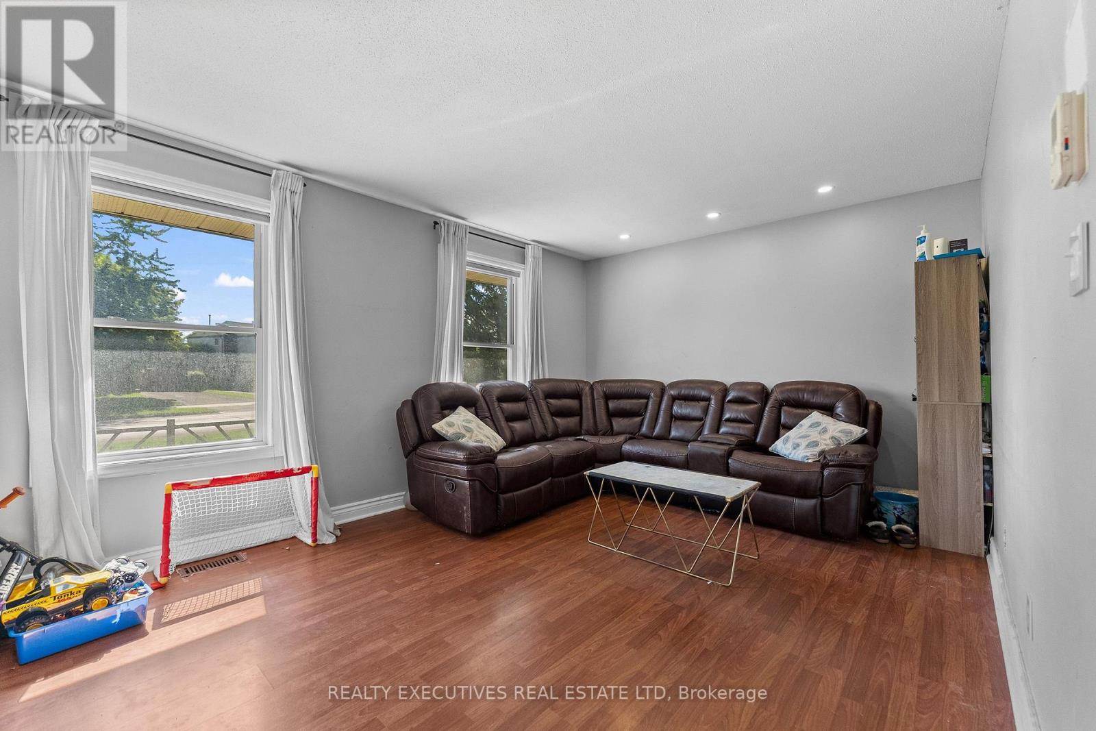 41 WINCHESTER DRIVE - 8