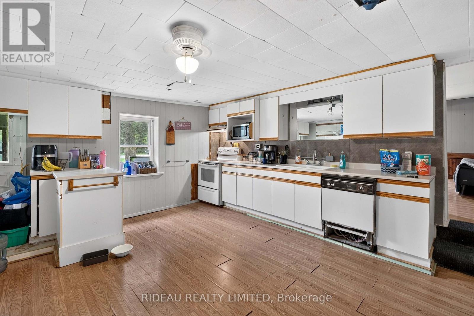2011 FAIRVIEW ROAD - 10