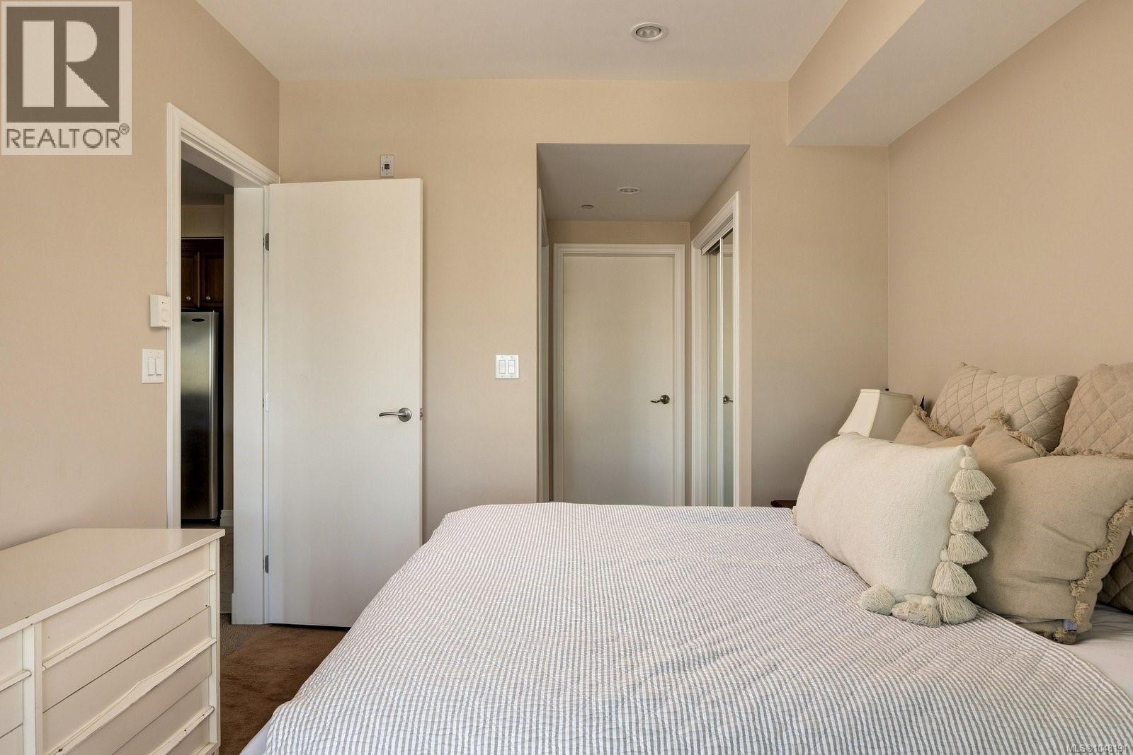 #207 1335 Bear Mountain Pkwy - 11