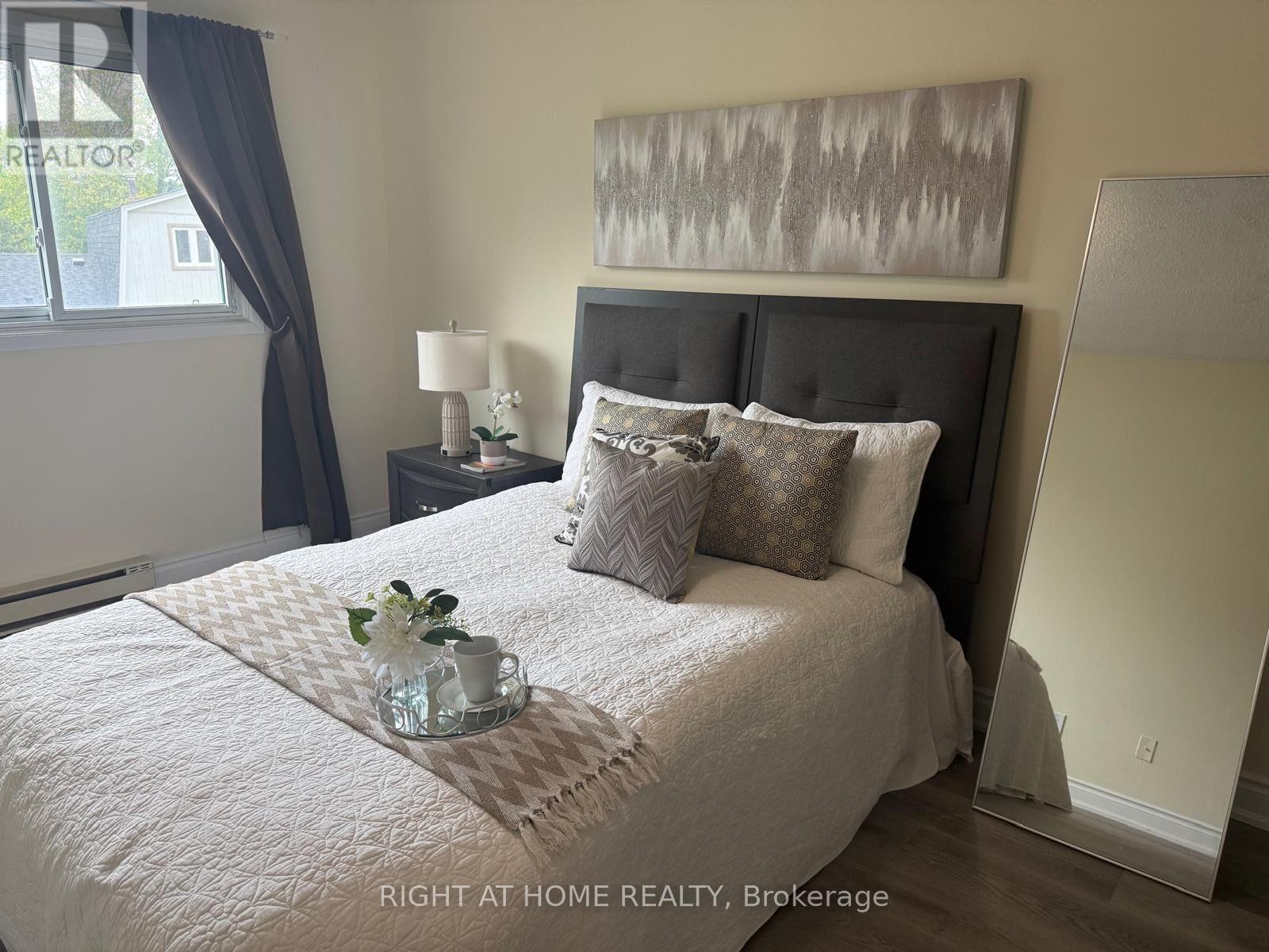 #5 5021 PINEDALE AVENUE - 10