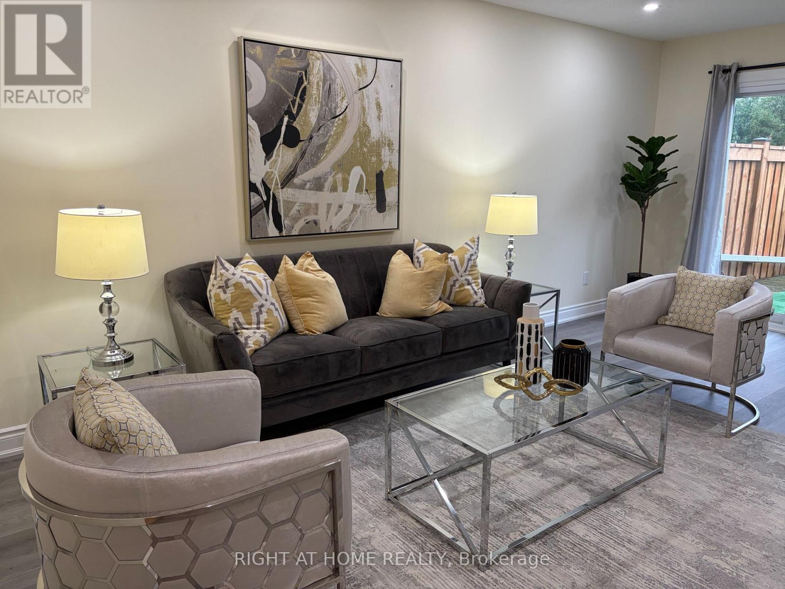 #5 5021 PINEDALE AVENUE - 3