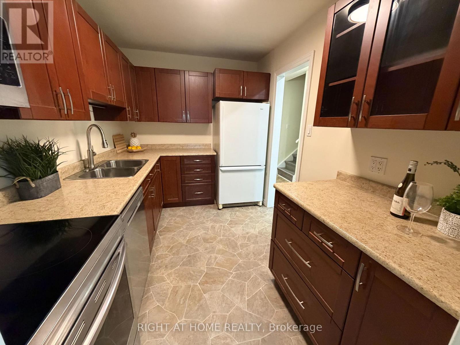#5 5021 PINEDALE AVENUE - 8