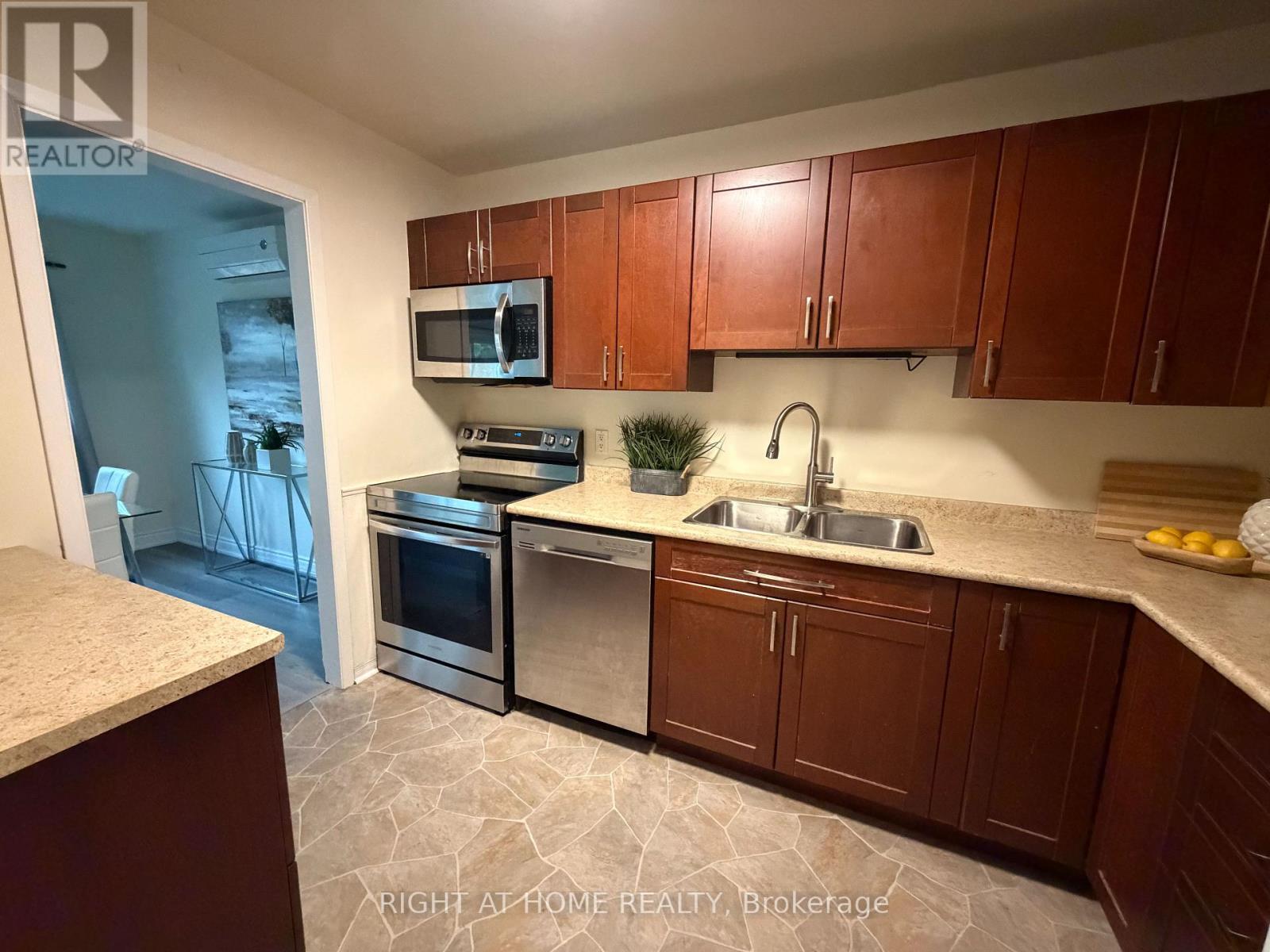 #5 5021 PINEDALE AVENUE - 9