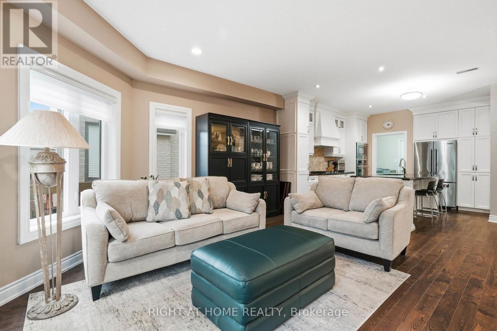 2121 PINEVALLEY CRESCENT - 10