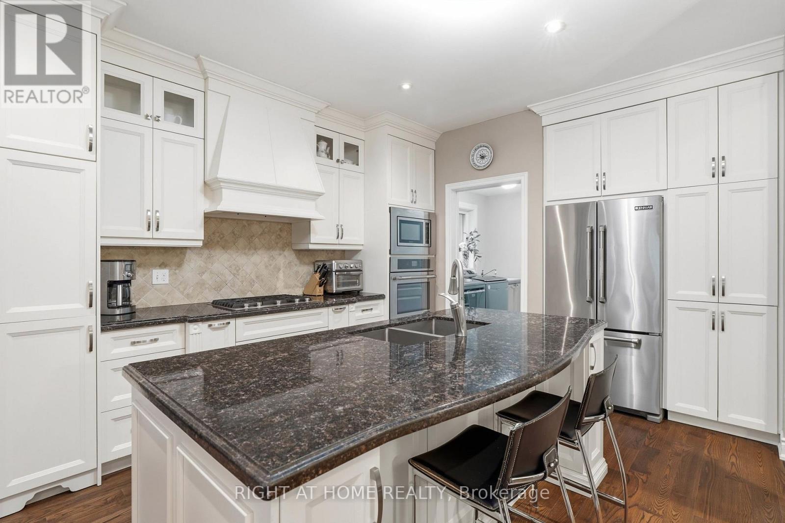 2121 PINEVALLEY CRESCENT - 14