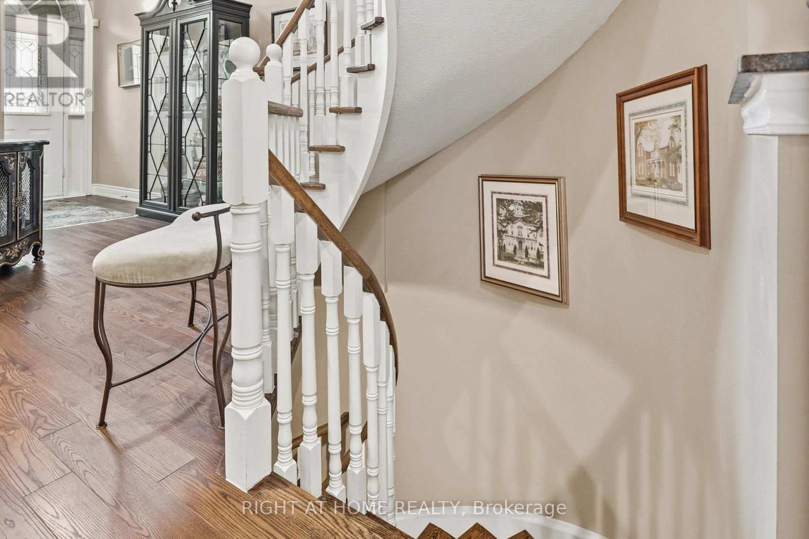 2121 PINEVALLEY CRESCENT - 18