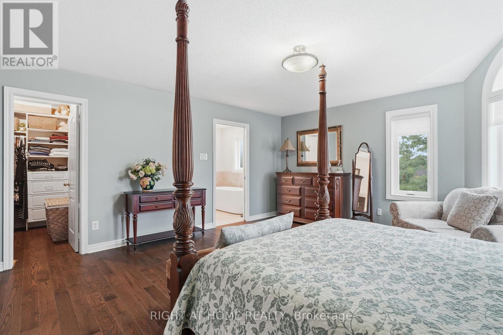 2121 PINEVALLEY CRESCENT - 22