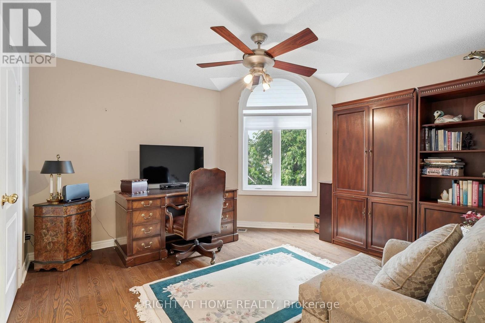 2121 PINEVALLEY CRESCENT - 26