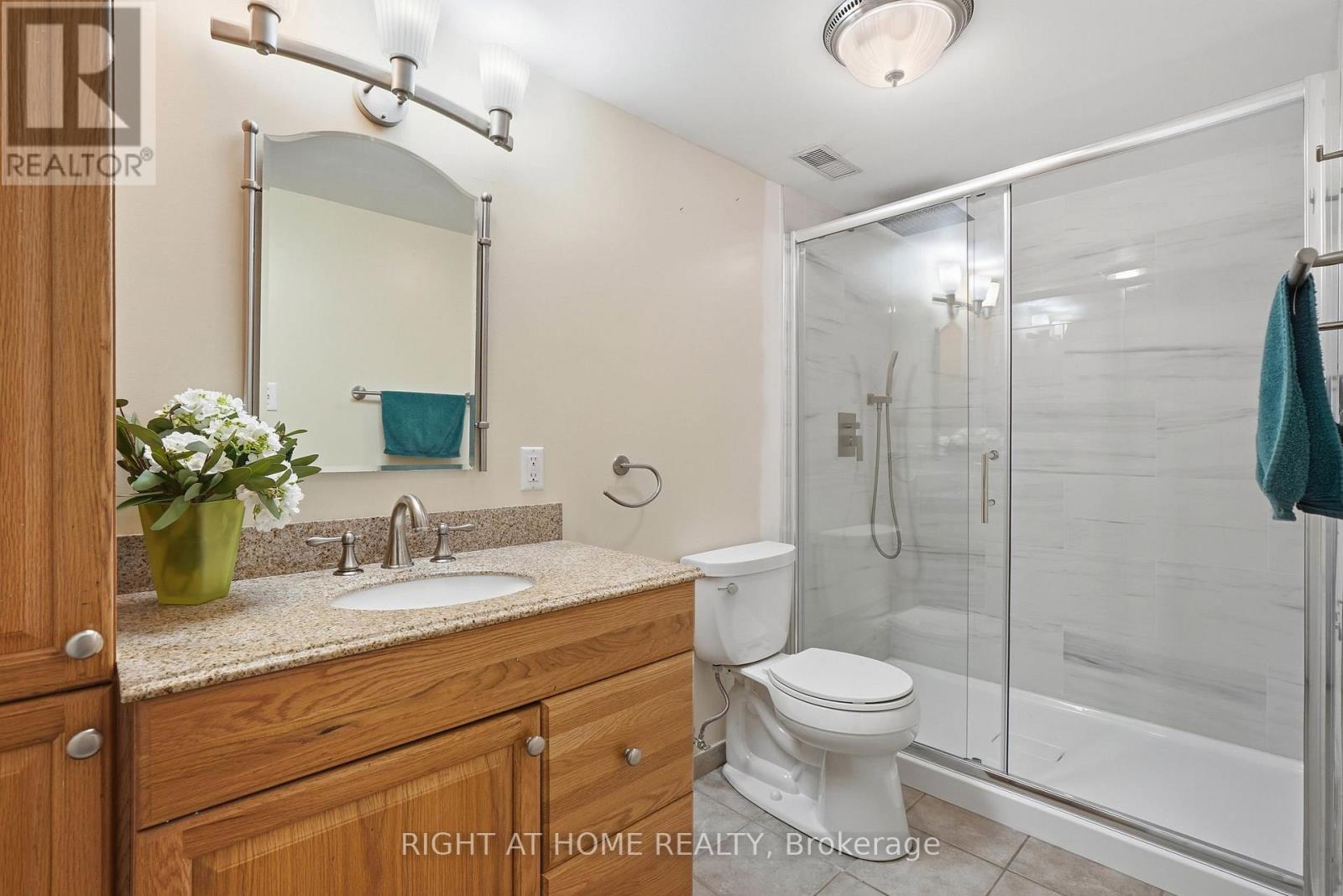 2121 PINEVALLEY CRESCENT - 32