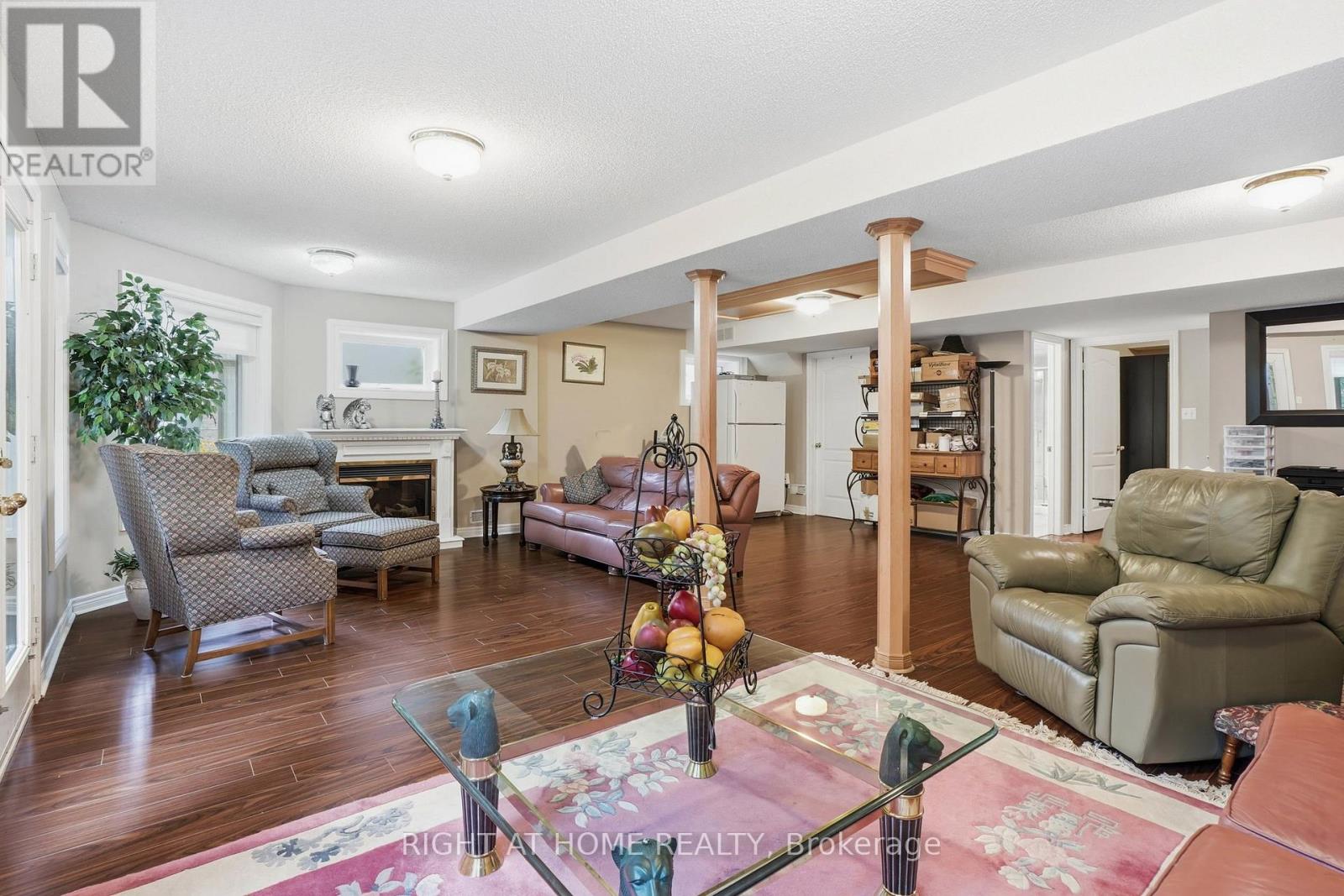 2121 PINEVALLEY CRESCENT - 34