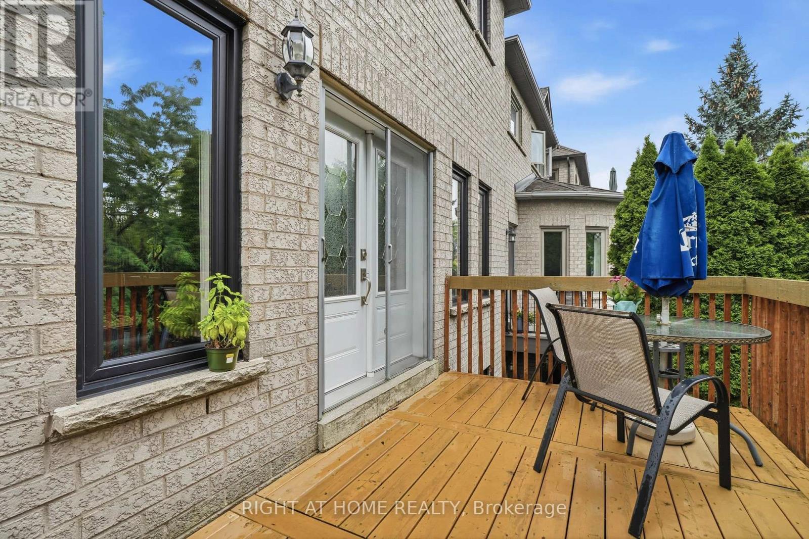 2121 PINEVALLEY CRESCENT - 39